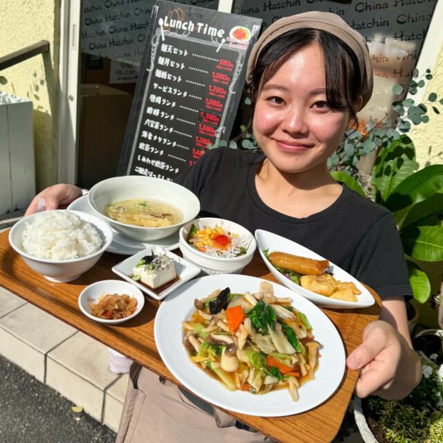 🤤🍁11月　今月のサービスランチ🍁🤤
⁡
⁡
今月は　豚肉と五目野菜のオイスターソース炒めです🥬🐖
⁡
野菜不足に嬉しい具沢山ランチ🥬🥕🥹
柔らかい豚バラと
コク旨当店の特製オイスターソースが絡んで
ご飯がススム一品です🍚🤗
⁡
⁡
⁡
お値段なんと！
💛1,080円（+税）💛
⁡
+380円（+税）で
ライス→炒飯に変更もできます🤤💕
⁡
⁡
⁡
数に限りがございますので、
品切れの場合は何卒ご了承くださいませ🙇‍♀️
⁡
⁡
皆さまのご来店お待ちいたしております🤗
⁡
⁡
#ご馳走中華厨房はっちん #はっちん #中華料理 #中華#大阪 #枚方 #交野 #東香里 #飲茶 #グルメ #子連れ#大阪グルメ #子連れランチ #枚方グルメ #ランチ#ママ会#スイーツ#オードブル #飲み放題#団体 #個室#座敷#ランチ #五目野菜 #オイスターソース